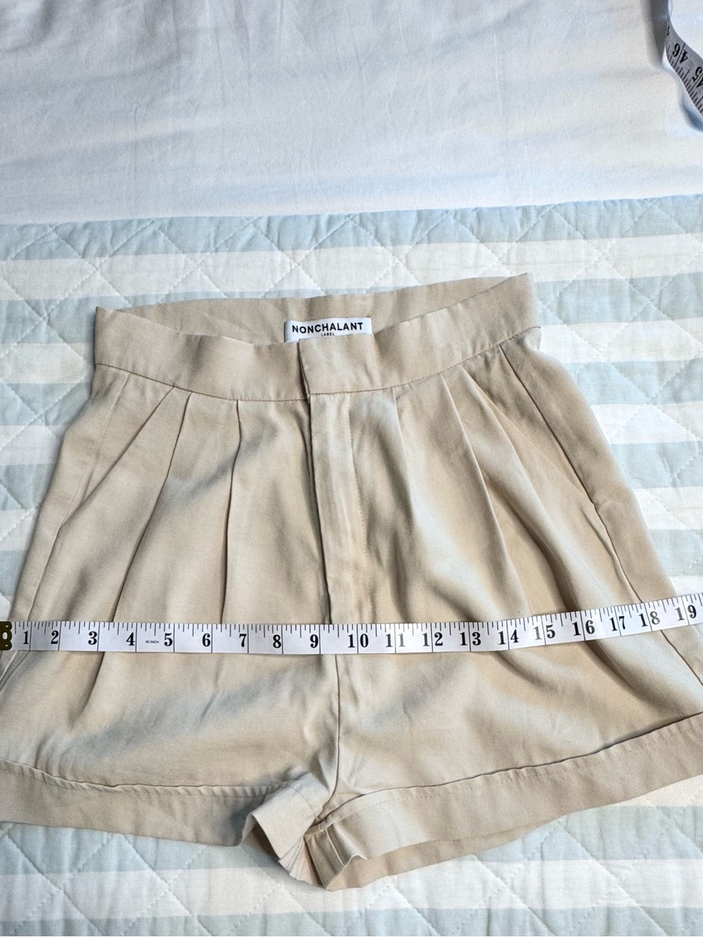 Nonchalant Label Pleated Tailored High Waist Shorts Cream XS - Picture 10 of 14